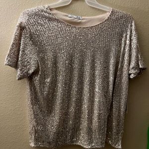 Womens plus size top. Crème lined with gold shimmer.  DEX brand-XL.